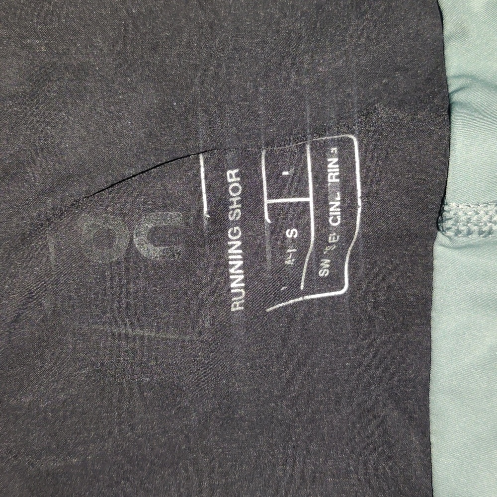 On Running 2 In 1 Shorts Size Large - image 4